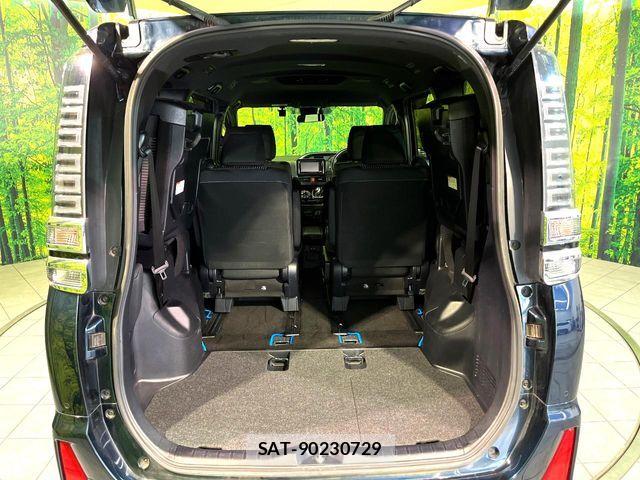 Toyota VOXY HYBRID 2019-01 7061364-10