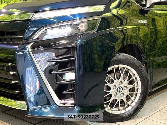 Toyota VOXY HYBRID 2019-01 7061364-12