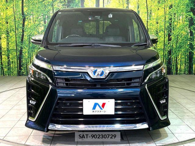 Toyota VOXY HYBRID 2019-01 7061364-14