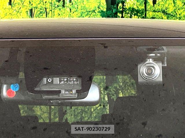 Toyota VOXY HYBRID 2019-01 7061364-2