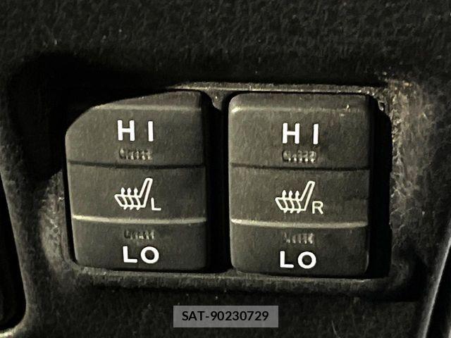 Toyota VOXY HYBRID 2019-01 7061364-5