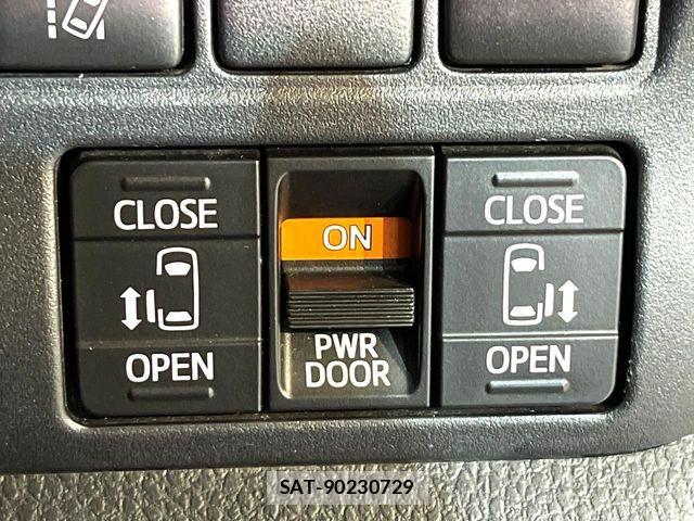 Toyota VOXY HYBRID 2019-01 7061364-6
