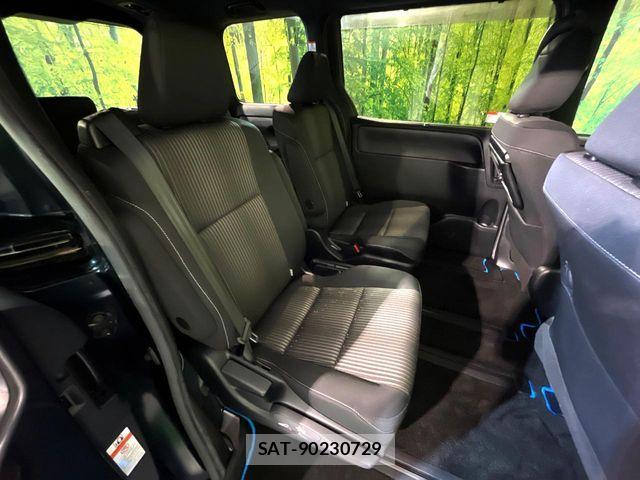 Toyota VOXY HYBRID 2019-01 7061364-8