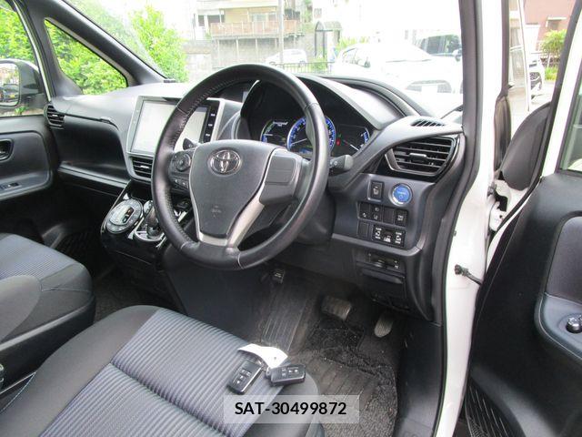 Toyota VOXY HYBRID 2016-10 7061362-9