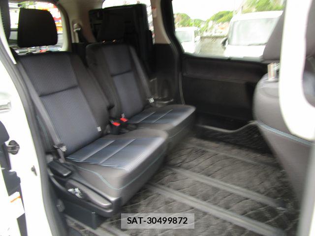 Toyota VOXY HYBRID 2016-10 7061362-10