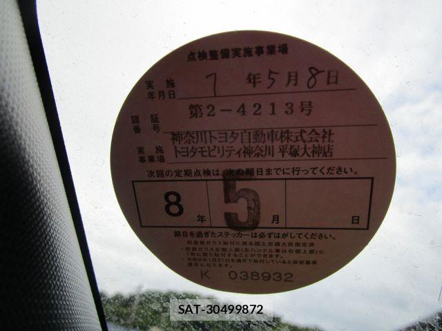 Toyota VOXY HYBRID 2016-10 7061362-18