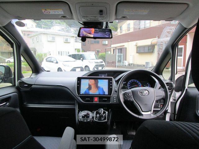 Toyota VOXY HYBRID 2016-10 7061362-1