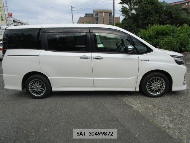 Toyota VOXY HYBRID 2016-10 7061362-7