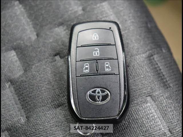 Toyota VOXY HYBRID 2024-08 7061356-12