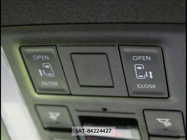 Toyota VOXY HYBRID 2024-08 7061356-13