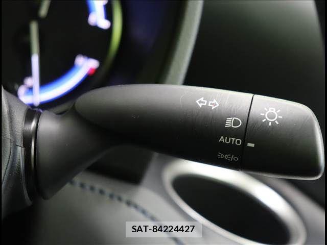 Toyota VOXY HYBRID 2024-08 7061356-18