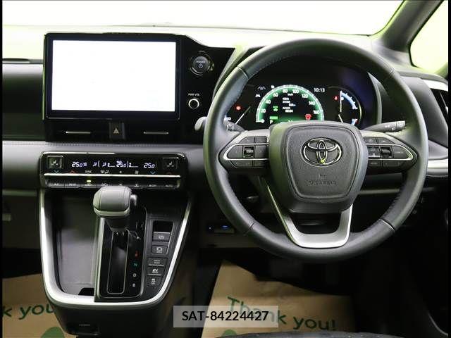 Toyota VOXY HYBRID 2024-08 7061356-23