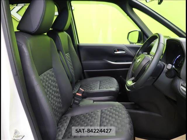 Toyota VOXY HYBRID 2024-08 7061356-24