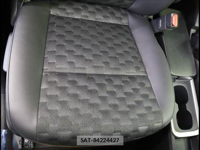 Toyota VOXY HYBRID 2024-08 7061356-25