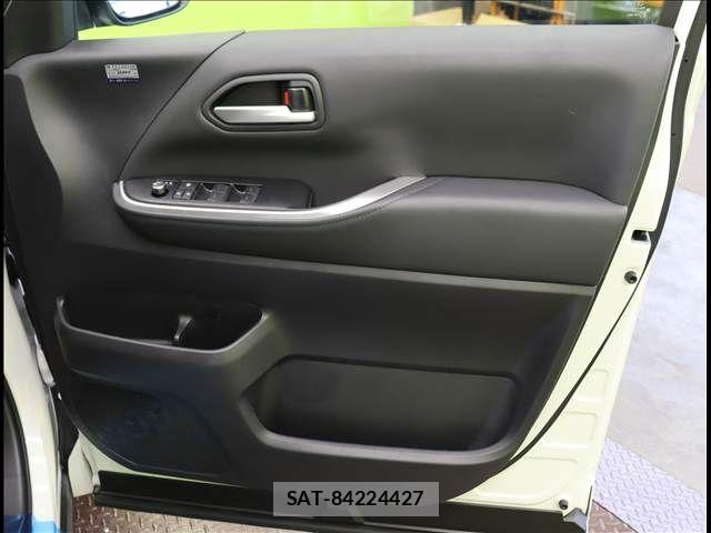 Toyota VOXY HYBRID 2024-08 7061356-26