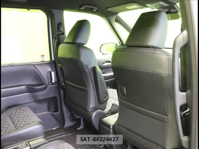 Toyota VOXY HYBRID 2024-08 7061356-27