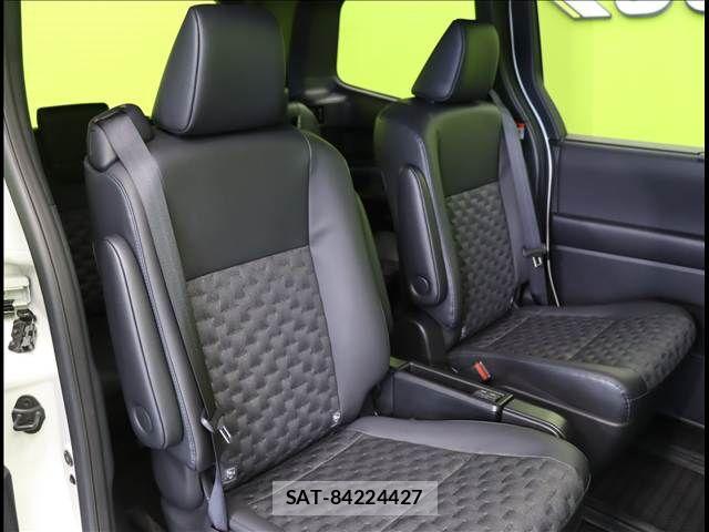 Toyota VOXY HYBRID 2024-08 7061356-28