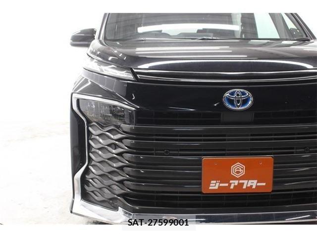 Toyota VOXY HYBRID 2022-04 7061358-10