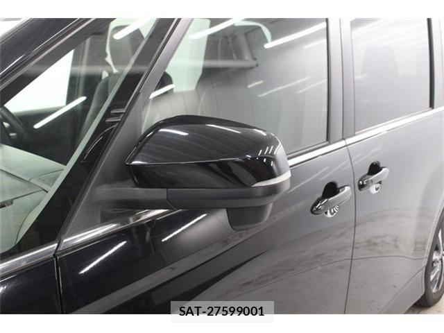 Toyota VOXY HYBRID 2022-04 7061358-16