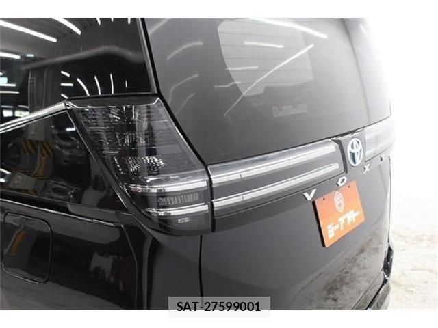 Toyota VOXY HYBRID 2022-04 7061358-17