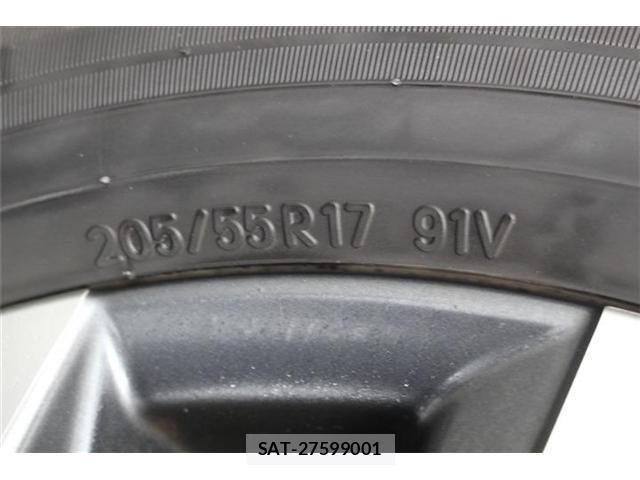 Toyota VOXY HYBRID 2022-04 7061358-21