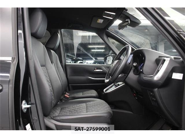 Toyota VOXY HYBRID 2022-04 7061358-28