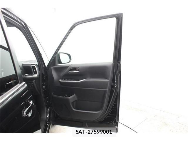 Toyota VOXY HYBRID 2022-04 7061358-29