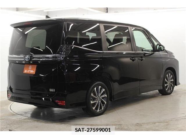 Toyota VOXY HYBRID 2022-04 7061358-4