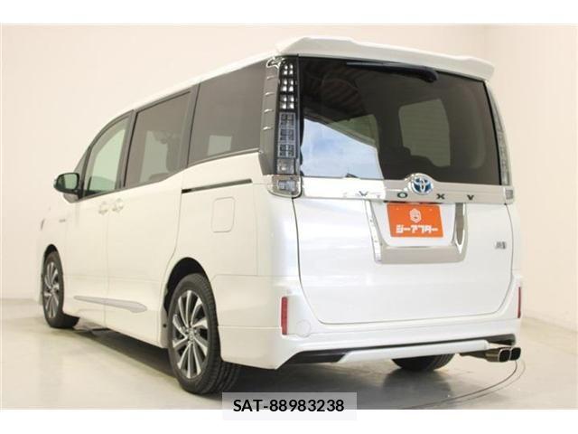 Toyota VOXY HYBRID 2014-06 7061367-9