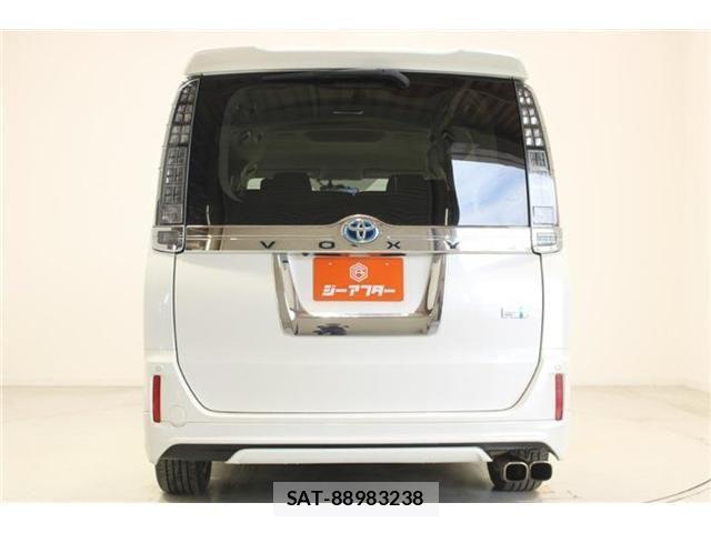 Toyota VOXY HYBRID 2014-06 7061367-10