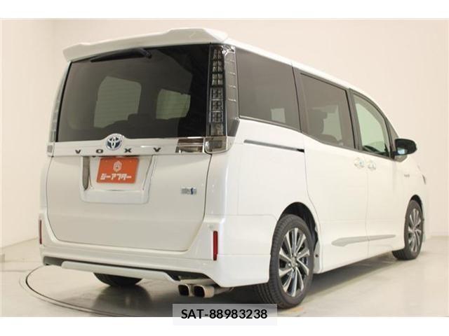 Toyota VOXY HYBRID 2014-06 7061367-11