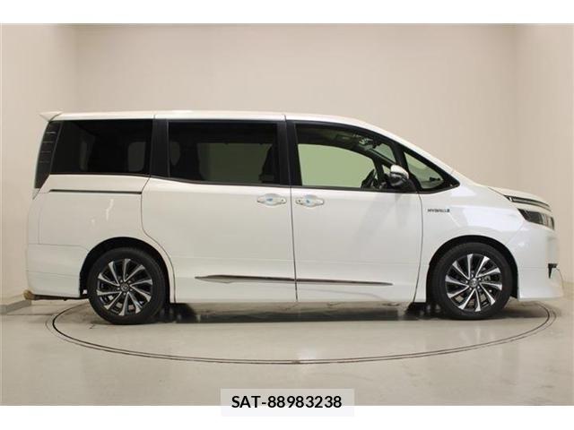 Toyota VOXY HYBRID 2014-06 7061367-12