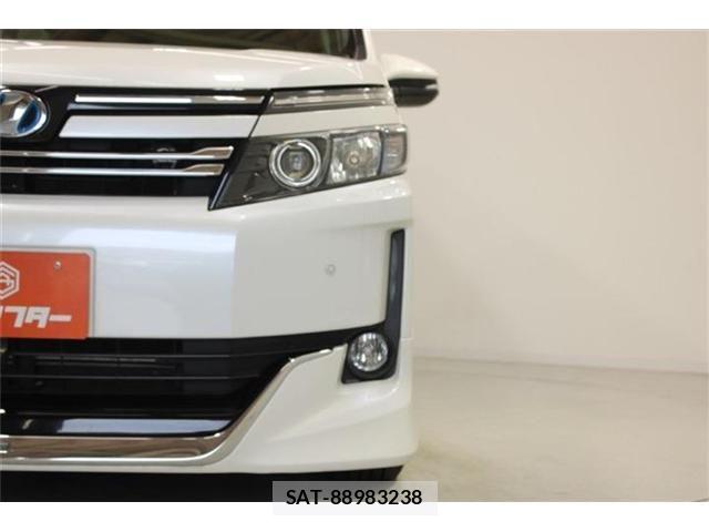 Toyota VOXY HYBRID 2014-06 7061367-13