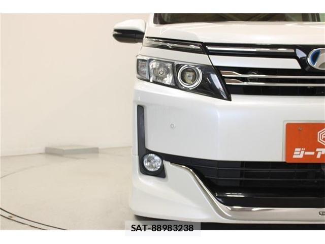 Toyota VOXY HYBRID 2014-06 7061367-15