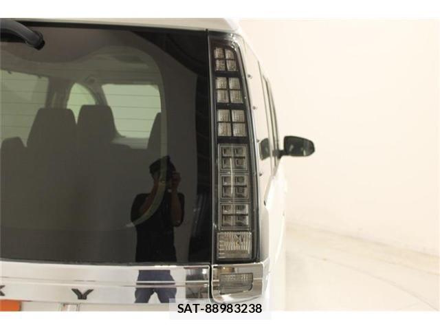 Toyota VOXY HYBRID 2014-06 7061367-17