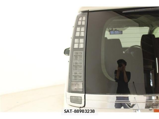 Toyota VOXY HYBRID 2014-06 7061367-18