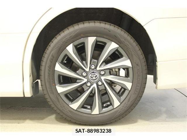 Toyota VOXY HYBRID 2014-06 7061367-23