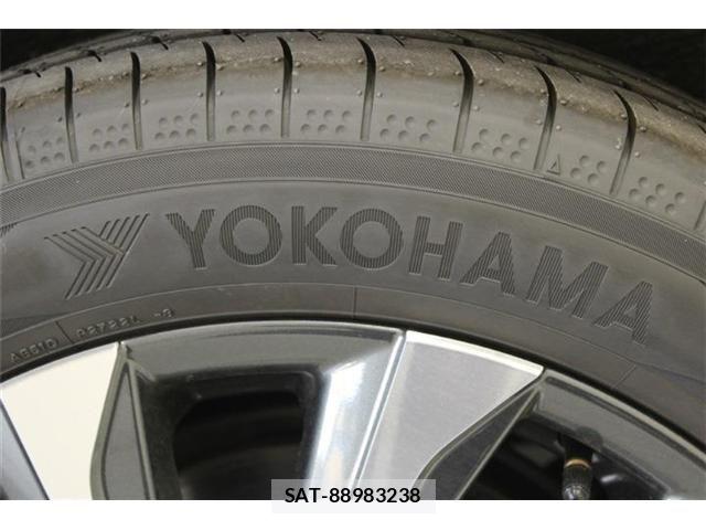 Toyota VOXY HYBRID 2014-06 7061367-25