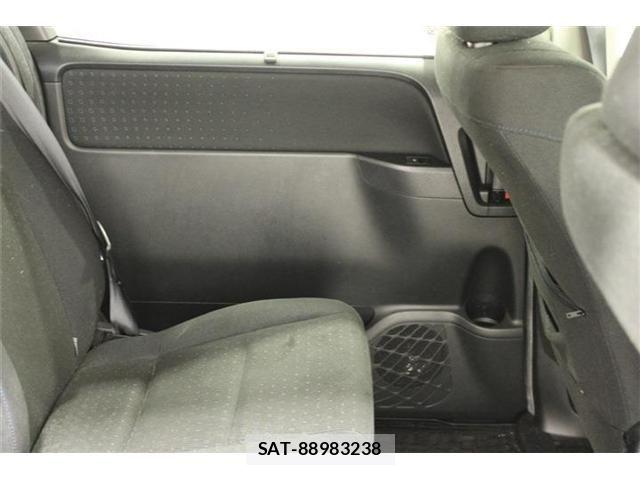 Toyota VOXY HYBRID 2014-06 7061367-29
