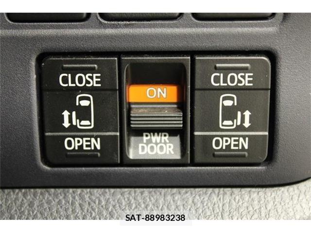 Toyota VOXY HYBRID 2014-06 7061367-3