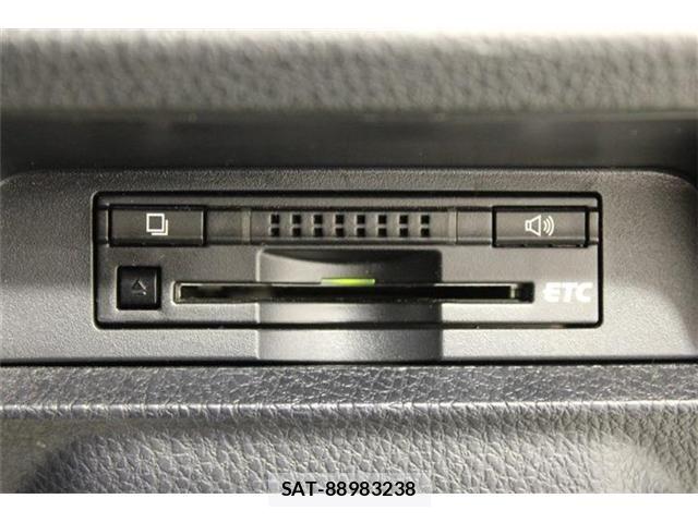 Toyota VOXY HYBRID 2014-06 7061367-4