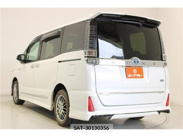 Toyota VOXY HYBRID 2018-05 7061361-10