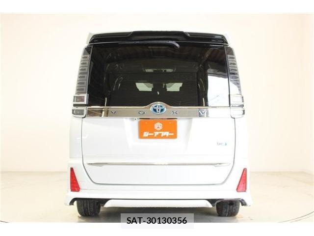 Toyota VOXY HYBRID 2018-05 7061361-11
