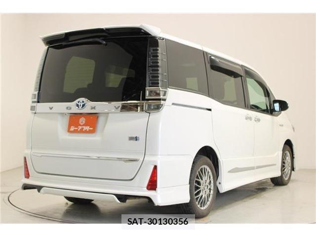 Toyota VOXY HYBRID 2018-05 7061361-12