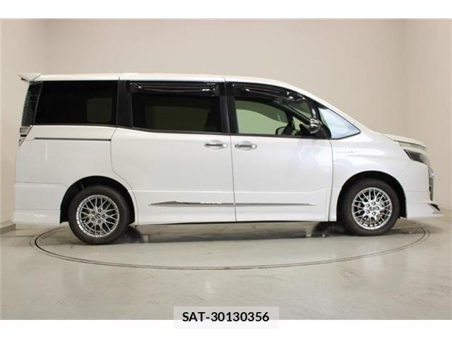 Toyota VOXY HYBRID 2018-05 7061361-13