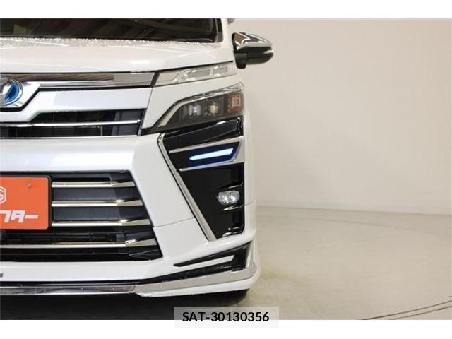 Toyota VOXY HYBRID 2018-05 7061361-14