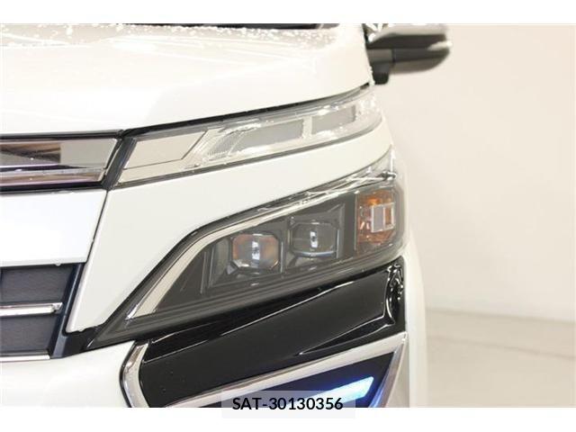 Toyota VOXY HYBRID 2018-05 7061361-15