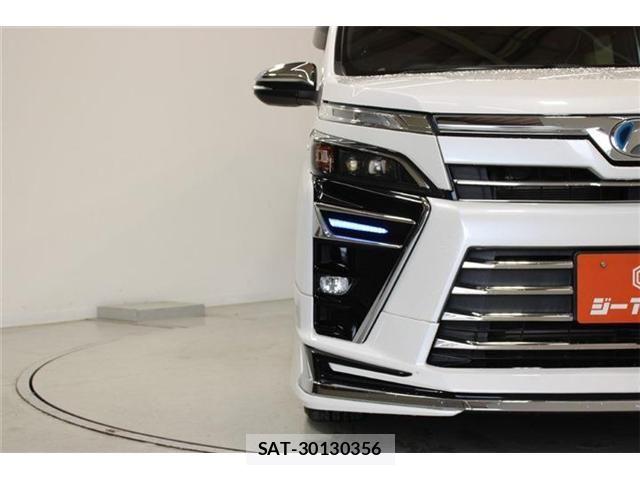 Toyota VOXY HYBRID 2018-05 7061361-16