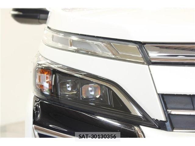 Toyota VOXY HYBRID 2018-05 7061361-17