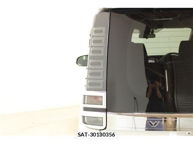 Toyota VOXY HYBRID 2018-05 7061361-19